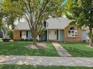 105 Stonehaven Dr, Sun Prairie, WI 53590