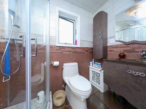 2568 East 2nd Street image 17 of 41