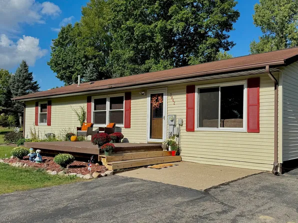 3862 E Shore Dr, Stanton, MI 48888