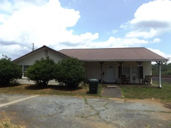 583 Berry Rd, Boiling Springs, SC 29316