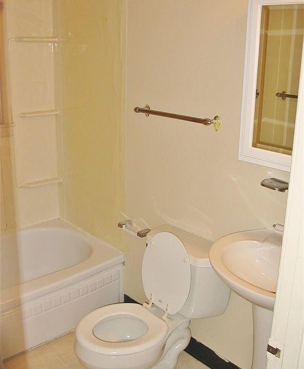 1st image of 815 Fountain St