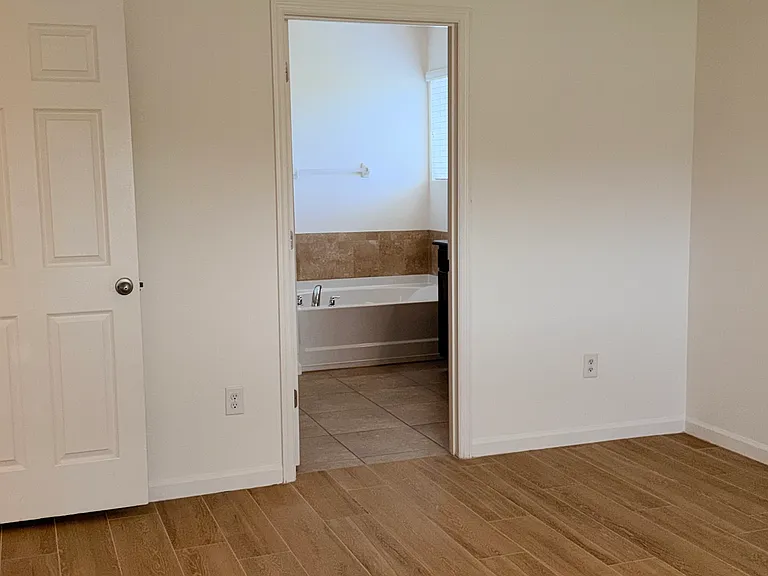 1522 Lexington Sq SW — Photo 7