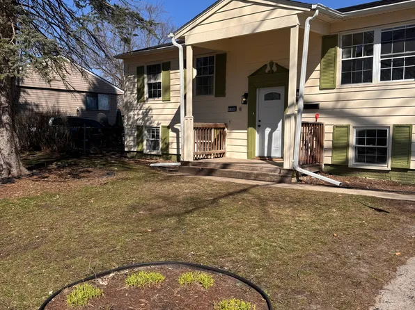 139 E Rose St, Glenwood, IL 60425