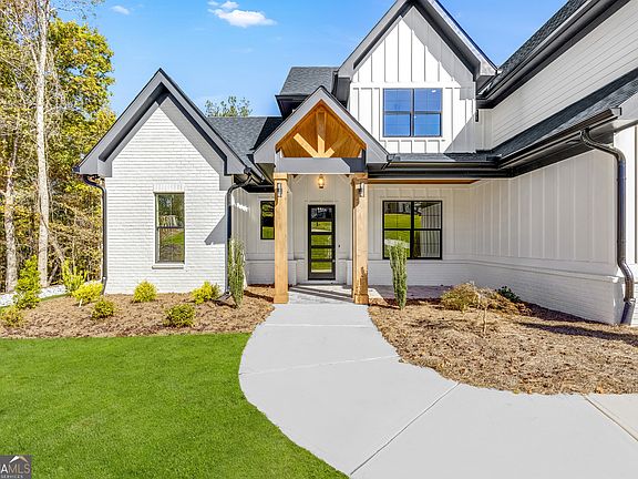 2nd image of 121 Forest Berry Ct
