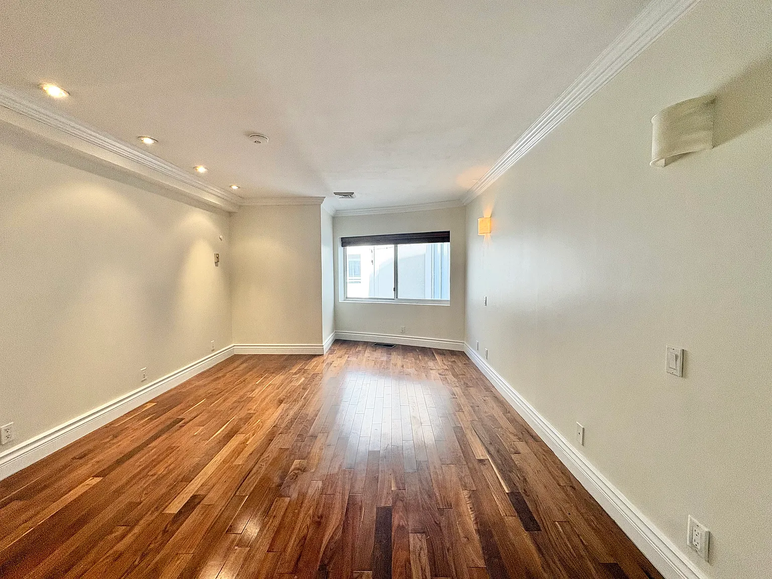 100 Cuttermill Rd — Photo 4