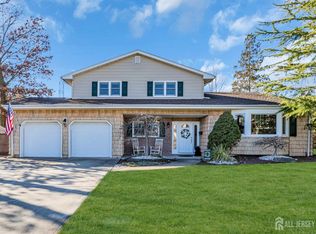 11 Zaleski Dr, Sayreville, NJ 08872