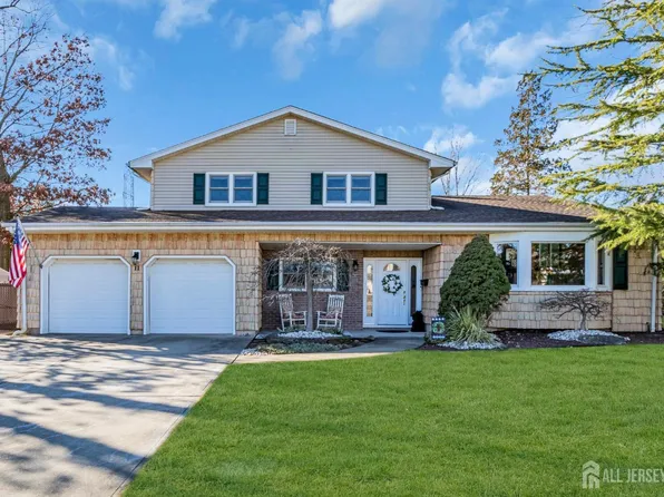 11 Zaleski Dr, Sayreville, NJ 08872