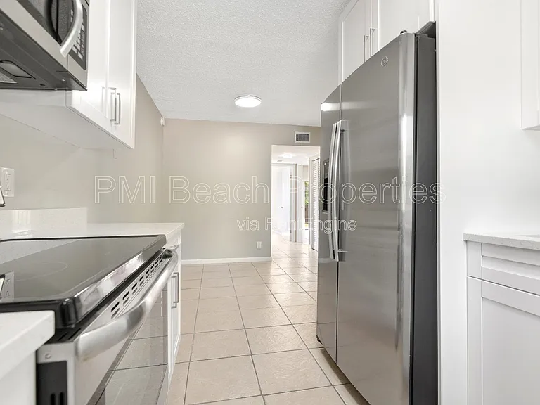 400 Nottingham Cir #D — Photo 4