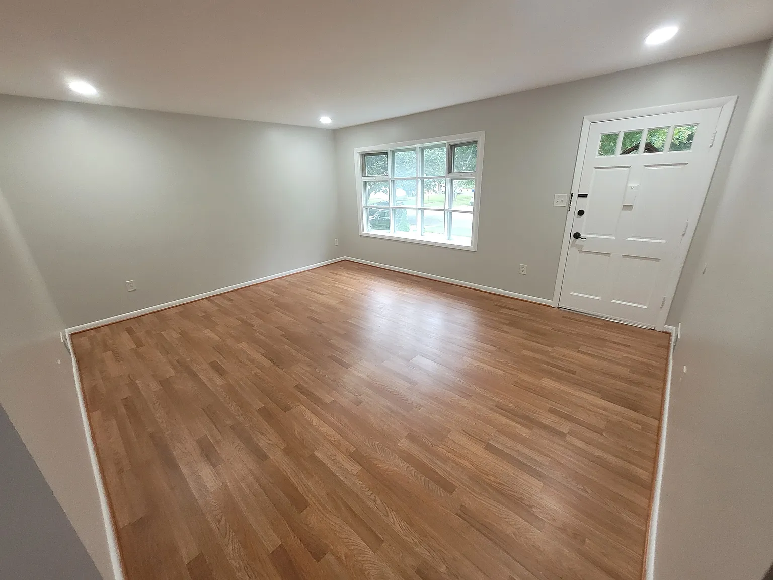 5 bed, 1099 sqft, $3,200 — Photo 3