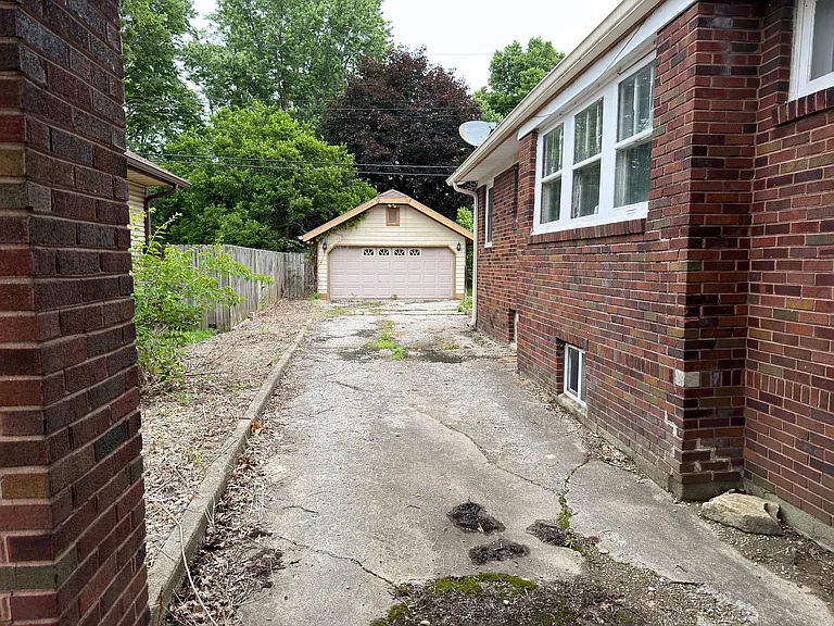 5320 Southeastern Ave — Photo 30