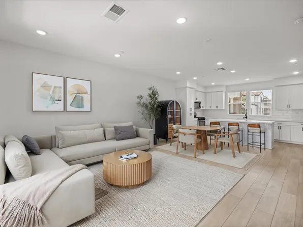 408 Carina Gln, Escondido, CA 92025