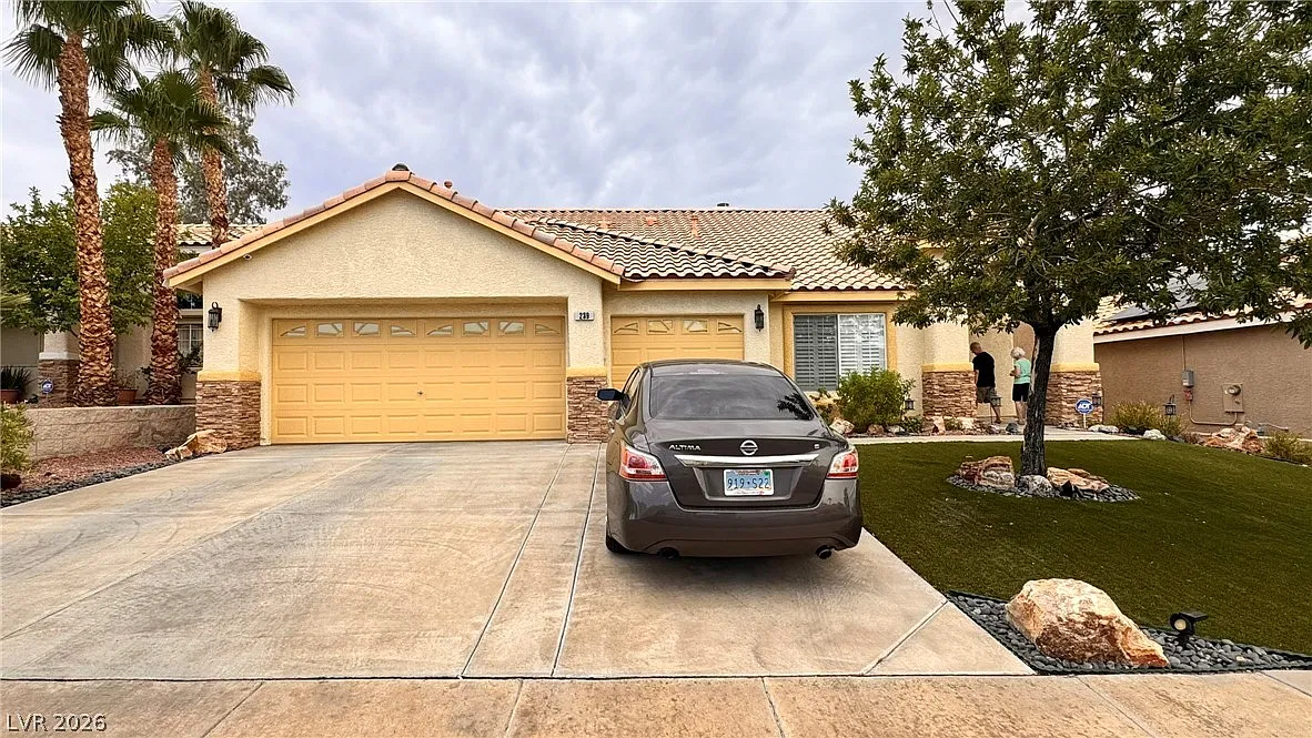 4 bed, 2.0 bath, 2130 sqft, $2,895 — Photo 1