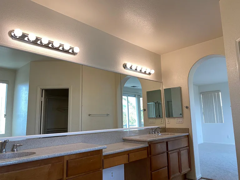 375 Northwood Ave — Photo 4