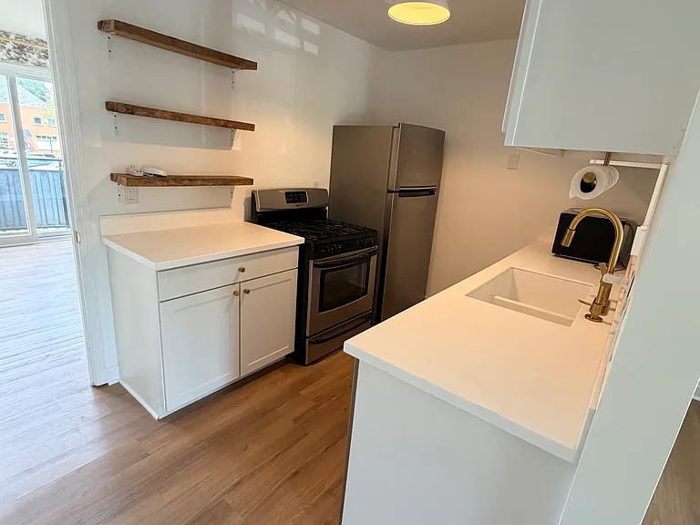 452 S Main St #B — Photo 2