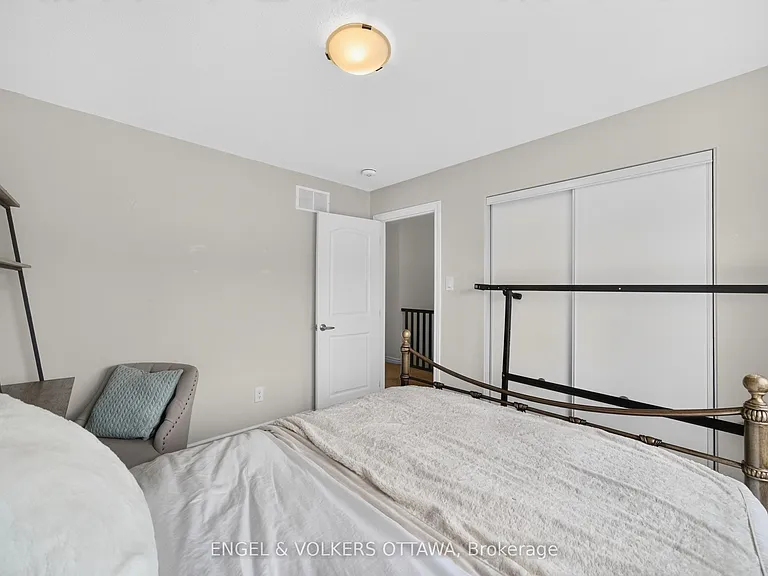 33 Focality Cres — Photo 27