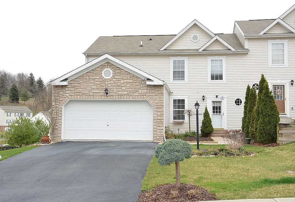Huge END unit townhome