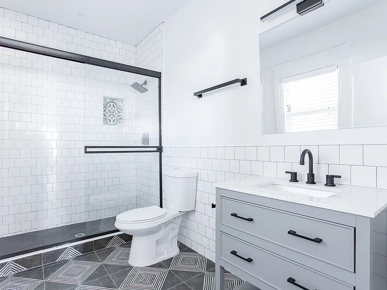 1158 W 37th St #5 — Photo 14