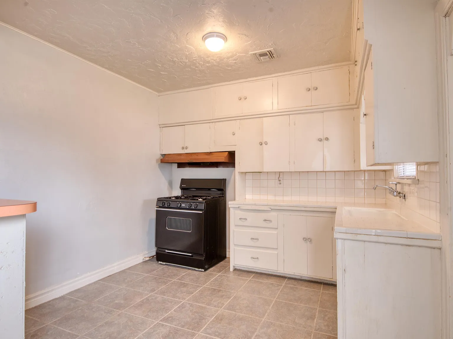 1132 N Saint Clair Avenue - 1 — Photo 4
