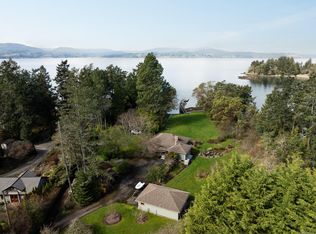 673 Towner Park Rd, North Saanich, BC V8L5L7