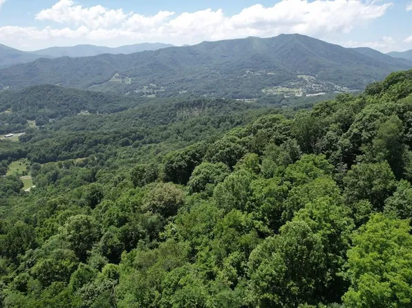 505 Mountainside Dr, Waynesville, NC 28786