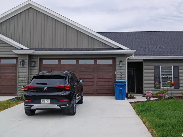 527 N 3rd St, Eldridge, IA 52748