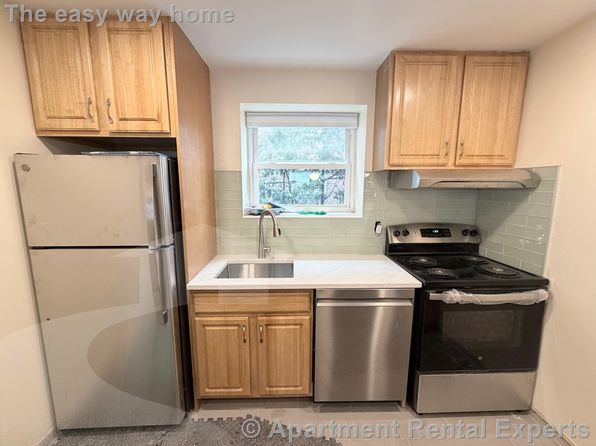 104 Trowbridge St APT 3