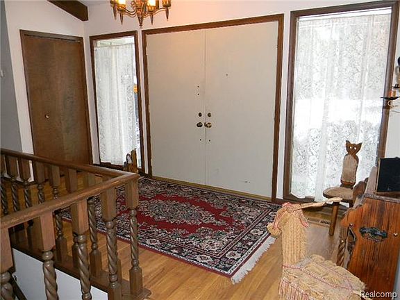 3rd image of 4951 Oakwood Ct