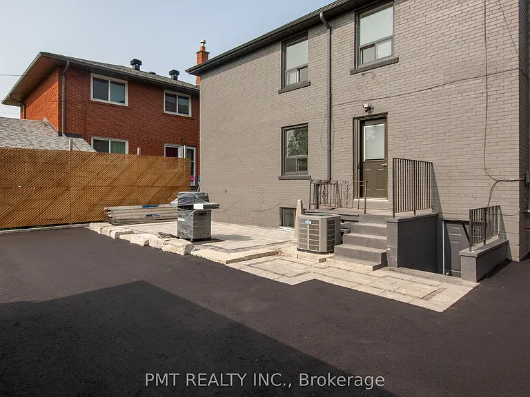 34 Robindale Ave #BASEMENT — Photo 10
