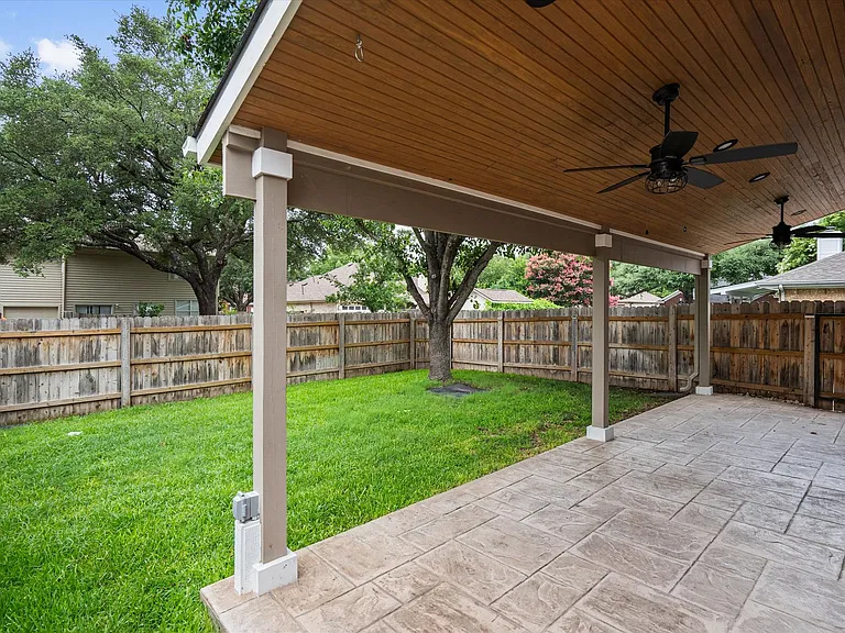 1203 Thackeray Ln — Photo 33