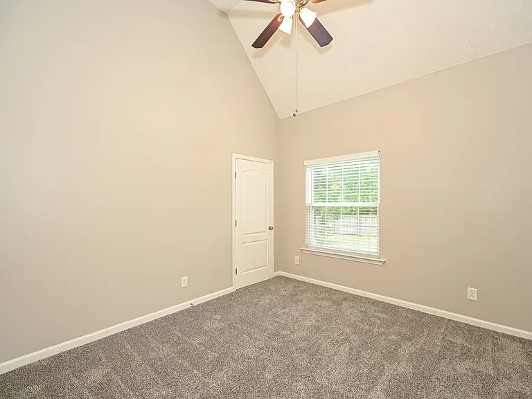 1903 Champlain Dr — Photo 13