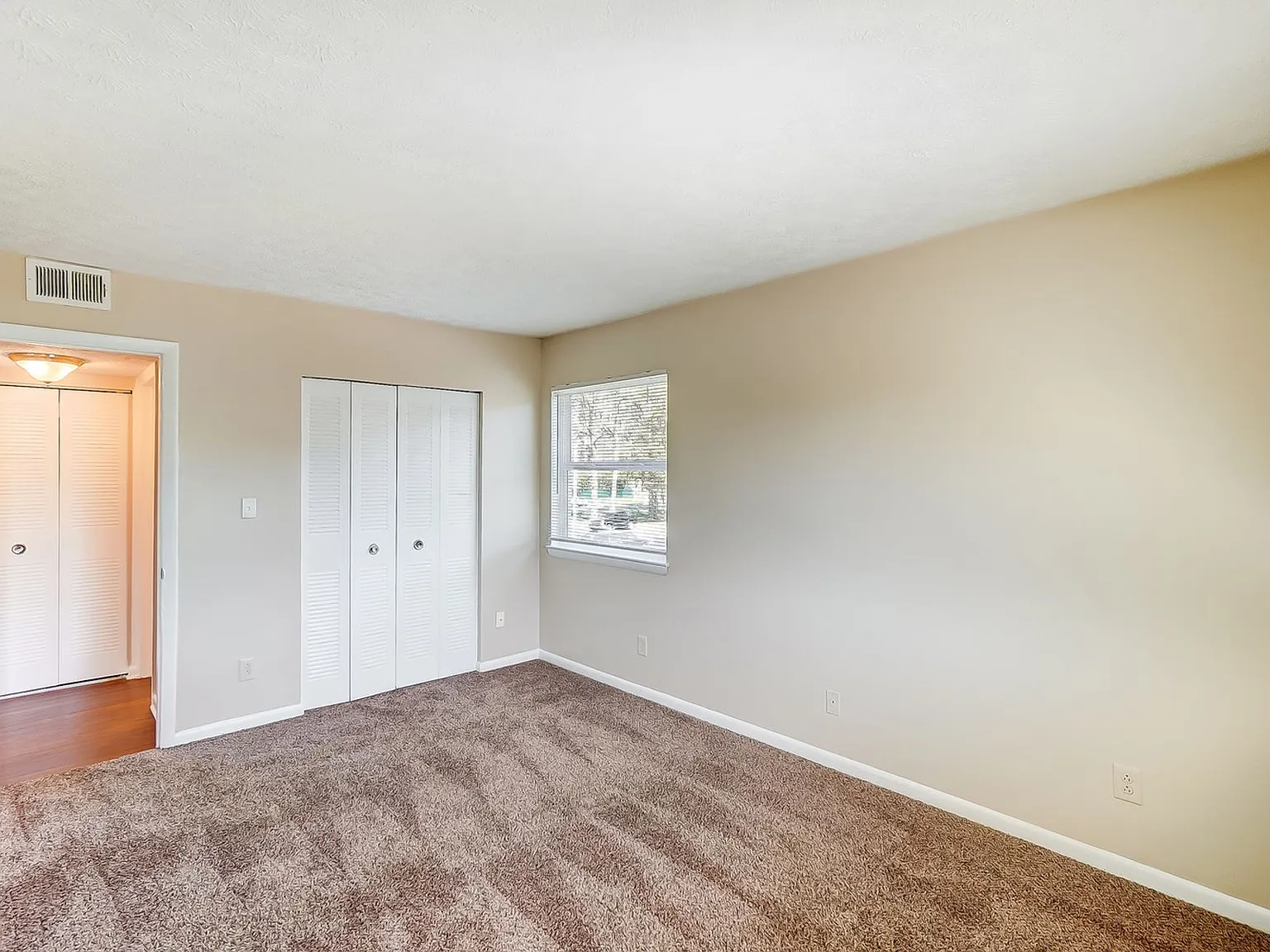 Modern Apartments Minutes from Plaza Midwood in Gated Community with Renovated Units Available — Photo 2