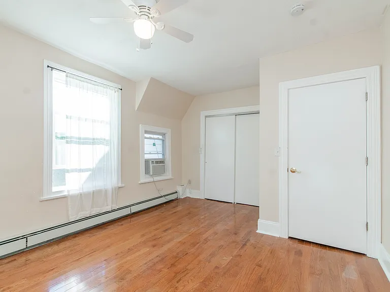 291-293 Nassau St #111 — Photo 6