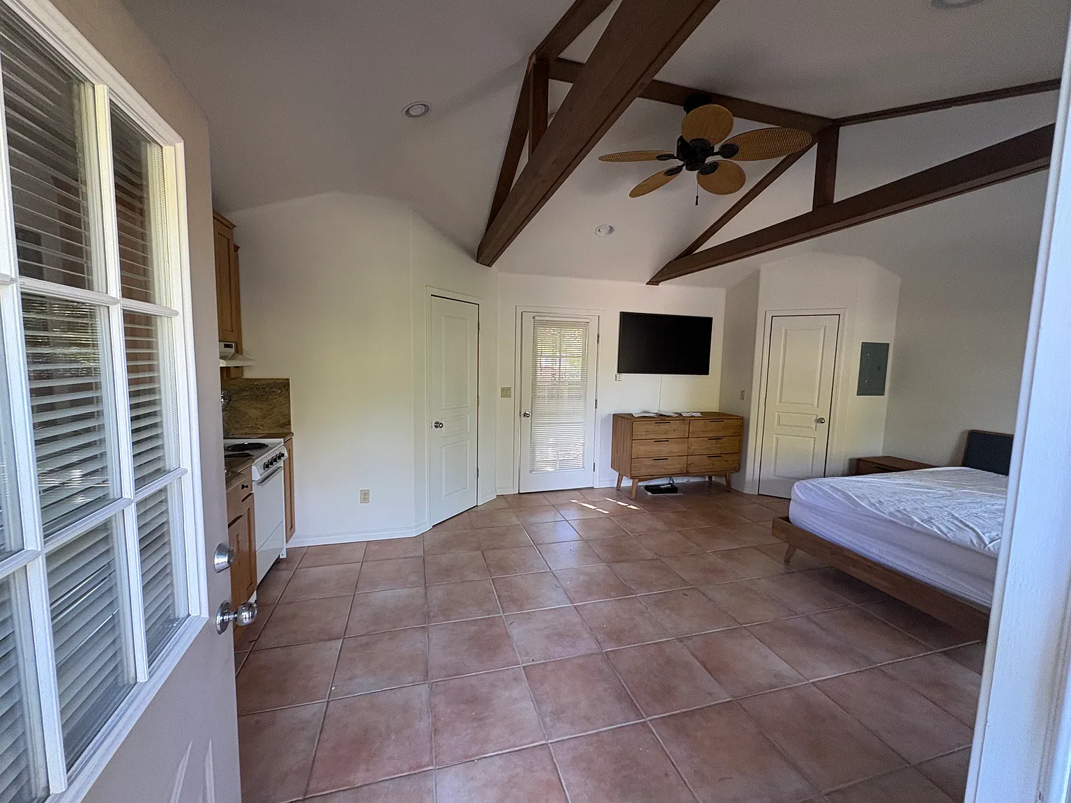 Studio, 350 sqft, $2,700 — Photo 4