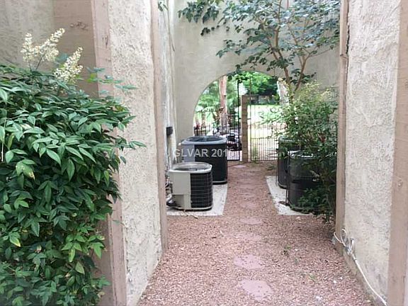 4th image of 2968 Bel Air Dr