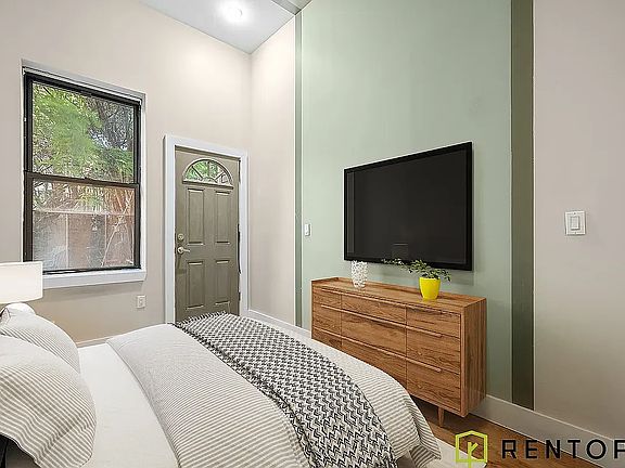 4th image of 253 Melrose St APT 1L
