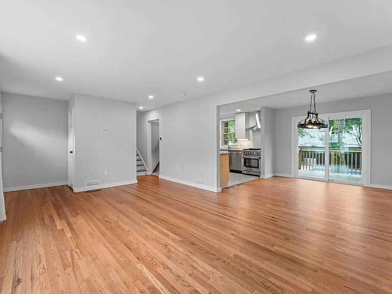 8 Brook Way — Photo 4