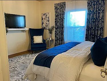 4th image of 325 Oleander Ave #2