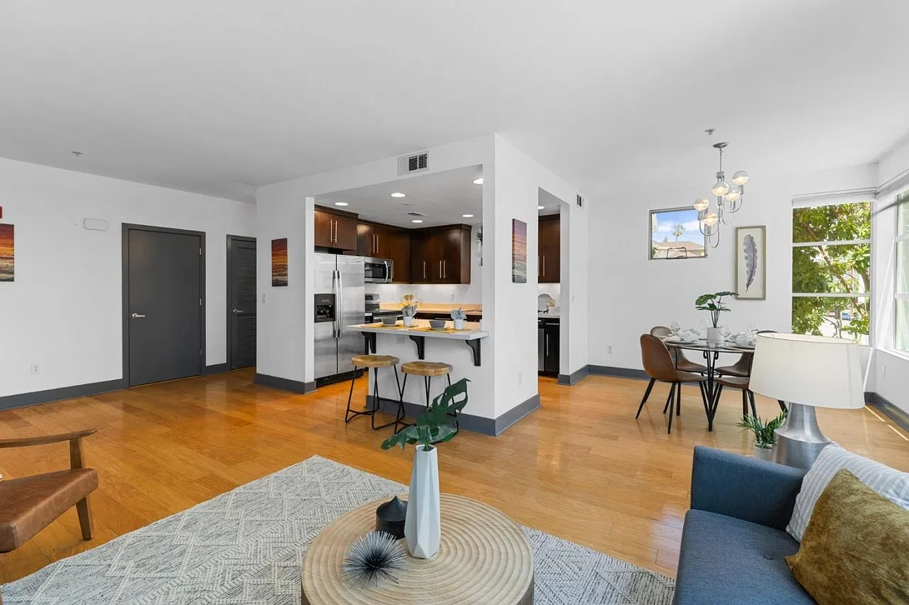 2 bed, 2.5 bath, 1352 sqft, $3,550 — Photo 2