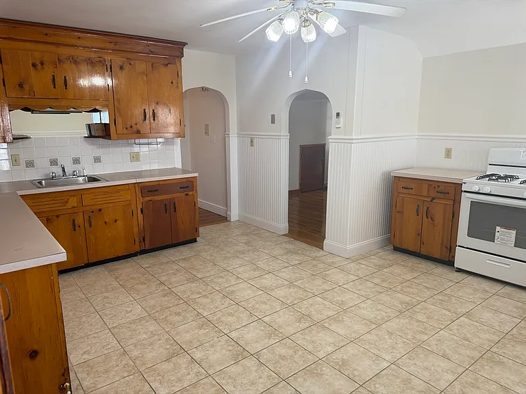 224 Washington St #3 — Photo 2