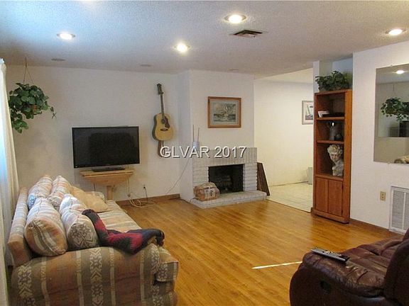 2nd image of 352 Greenbriar Townhouse Way