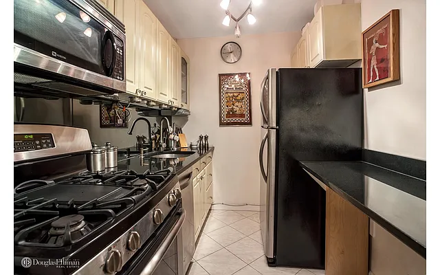 Rented by Douglas Elliman | media 3