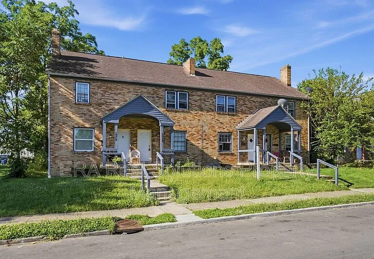 1575 E Cordell Ave — Photo 32