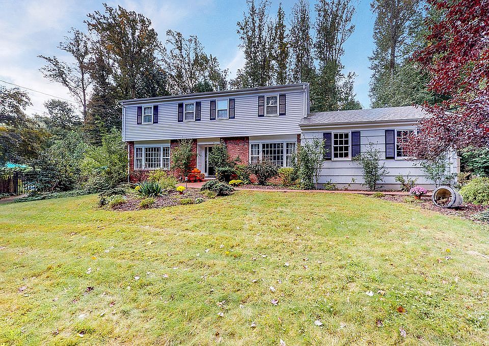 2nd image of 8 High Ridge Rd