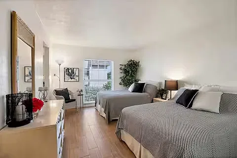 5201 Gulf Of Mexico Dr — Photo 32