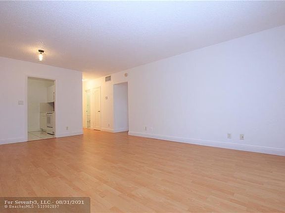4th image of 760 SE 2nd Ave APT C207