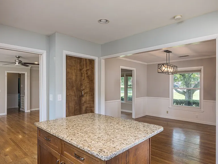 5235 Kincannon Dr — Photo 16