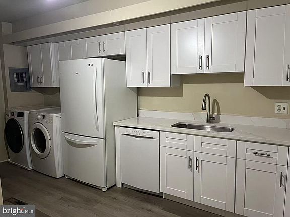2nd image of 31 Stonehenge Cir
