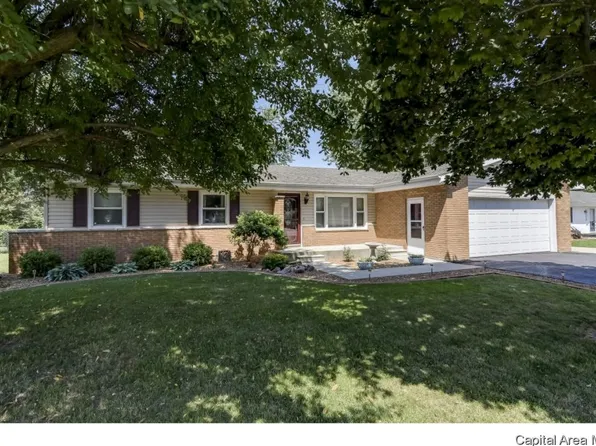 301 13th St, Pawnee, IL 62558