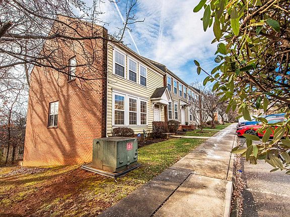 2nd image of 1015 Carrington Pl