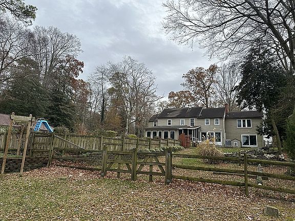 5th image of 9585 Cedar Ln